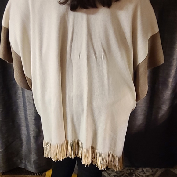 Shall wrap - Picture 2 of 4